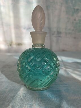 Cut-Glass Round Perfume Bottle with Frosted Stopper